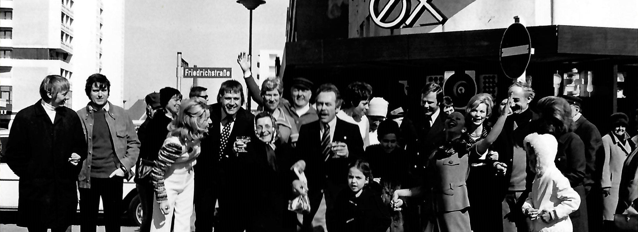 1972 Gruppenbild bei Eröffnung von Helga Okans Modegschäft auf Sylt