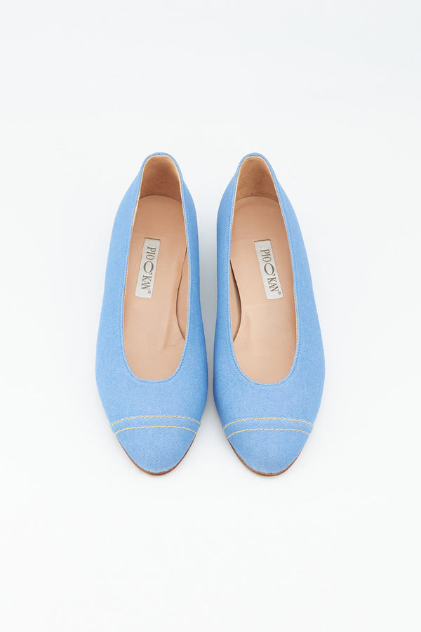 Ballerina aus hellem Jeansstoff
