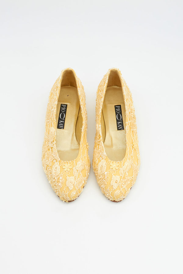 Ballerina mit Spitze bezogen in Gelb