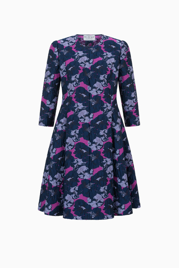 Ausgestelltes Kleid mit Eingrifftaschen aus Jacquard