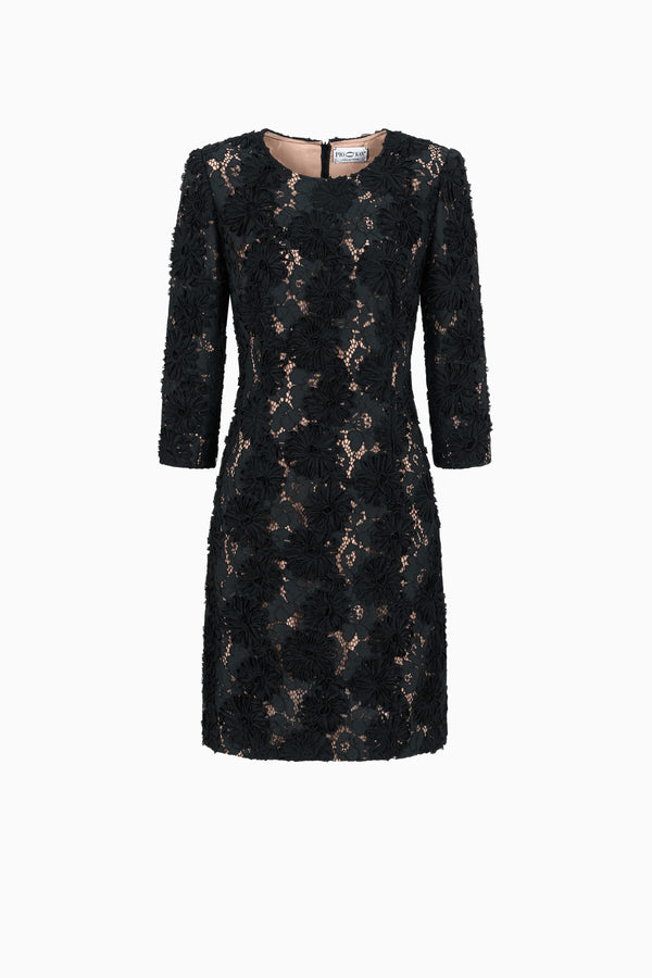 Ausgestelltes Kleid mit 3/4 Ärmel aus Spitze