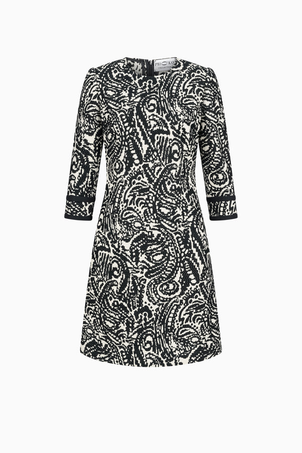 Ausgestelltes Kleid aus Jacquard
