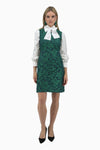 Ausgestelltes Kleid mit Eingrifftaschen aus Jacquard