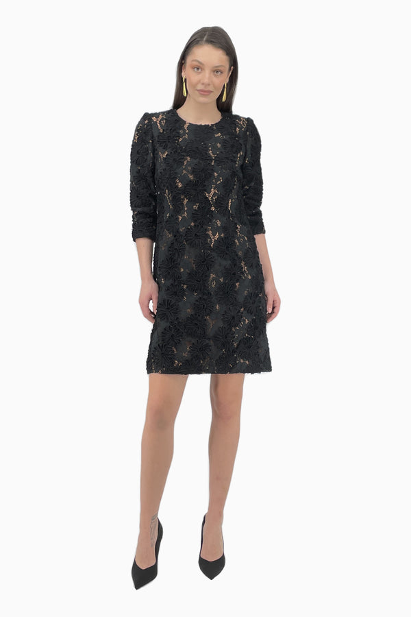 Ausgestelltes Kleid mit 3/4 Ärmel aus Spitze