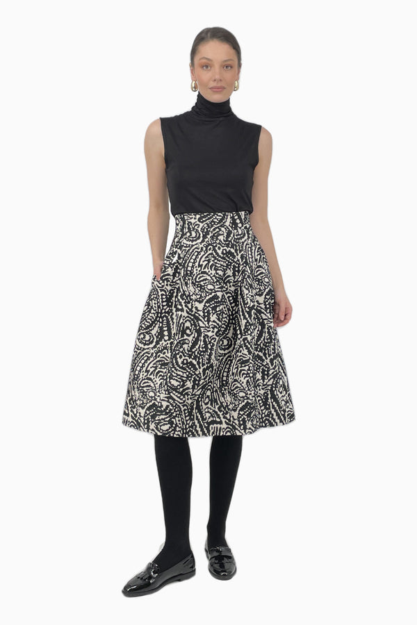 Weiter Rock mit hohem Bund in schwarz-weißem Jacquard Muster