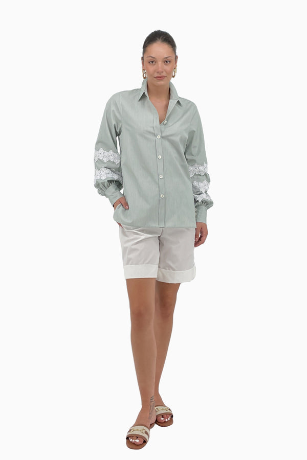 Leichte Bluse aus Baumwoll-Popeline in Streifenmuster mit bestickten Ärmeln