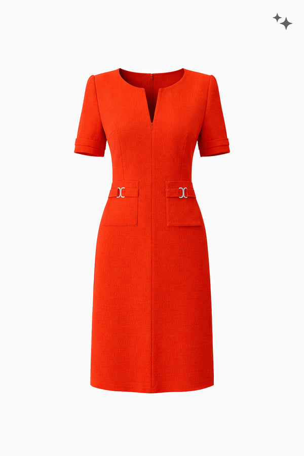 Ausgestelltes Kleid aus Wollcrêpe mit Schnallendetails