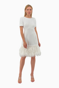 Kleid aus Crêpe mit applizierten Federn