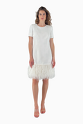 Kleid aus Crêpe mit applizierten Federn