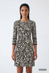 Ausgestelltes Kleid aus Jacquard