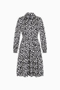 Ausgestelltes Stufenkleid aus Seide