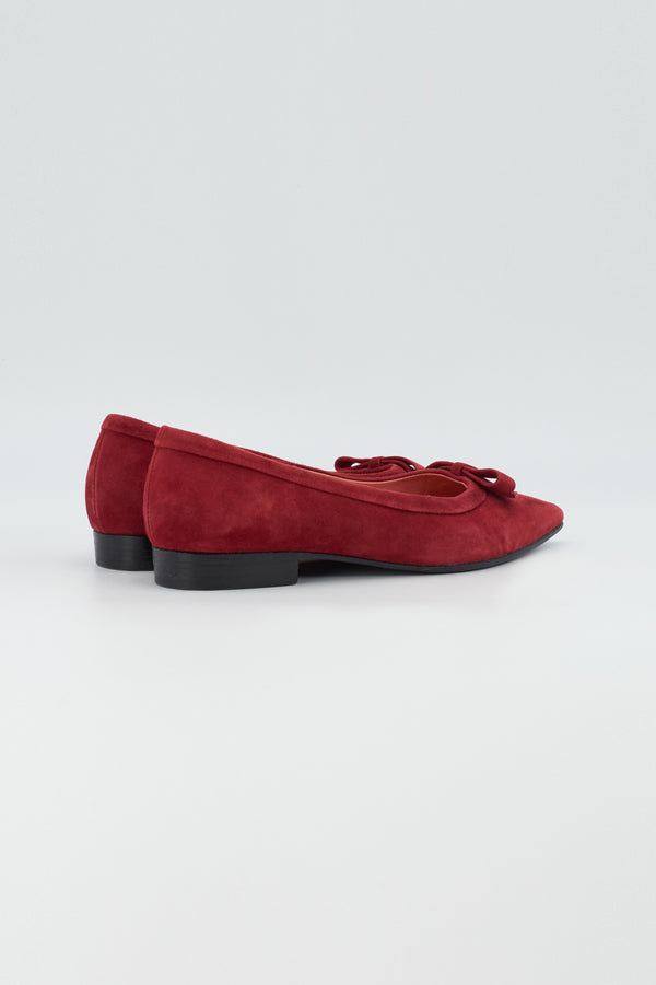Spitzer Ballerina aus Wildleder