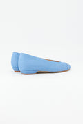 Ballerina aus hellem Jeansstoff
