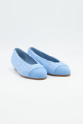 Ballerina mit hellblauem Tweed bezogen