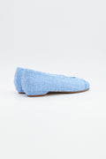 Ballerina mit hellblauem Tweed bezogen