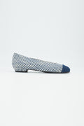 Ballerina mit blau-weißem Tweed bezogen