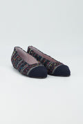 Ballerina mit buntem Tweed bezogen