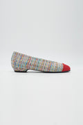 Ballerina mit buntem Tweed bezogen