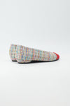 Ballerina mit buntem Tweed bezogen