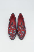 Slipper mit rotem Jacquard bezogen